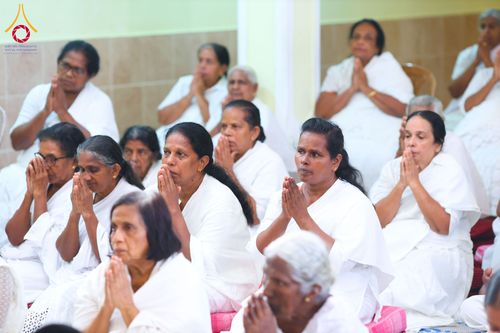 ภาพ No.317776:วันที่ 1 เมษายน พ.ศ. 2569 พิธีสวดธัมมจักกัปปวัตตนสูตรนานาชาติ ในวันพระใหญ่ ขึ้น 15 ค่ำ เดือน 5 (Poya Day)  ณ ศรีธรรมนันทะปิริเวนะ เเละ  วัดวิมลวิหาร นาวละ ประเทศศรีลังกา