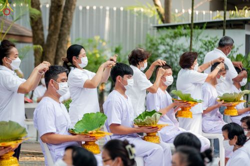 ภาพ No.78624:พิธีตัดปอยผมและปลงผมนาคธรรมทายาท  โครงการบรรพชาและอุปสมบทหมู่ วันคุ้มครองโลก วันที่ 26 มีนาคม พ.ศ.2566 ณ หมู่บ้านบรรลุธรรม วัดพระธรรมกาย