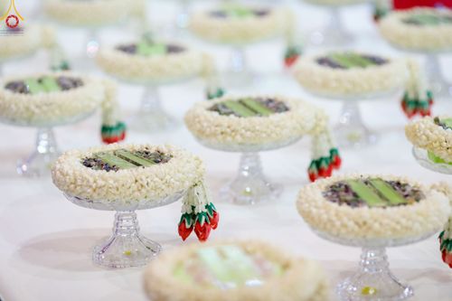 ภาพ No.78980:พิธีวางแผ่นจารึกชื่อ และพิธีวางพวงมาลัยสักการะพระบรมพุทธเจ้า ณ สภาธรรมกายสากล วัดพระธรรมกาย วันที่ 2 เมษายน พ.ศ. 2566