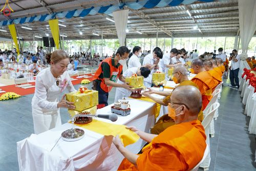 ภาพ No.82240:พิธีตักบาตรพระ 1,000 รูป ปีที่ 8 วันเสาร์ที่ 10 มิถุนายน 2566 ณ ธุดงคสถานล้านนา อ.สันทราย จ.เชียงใหม่