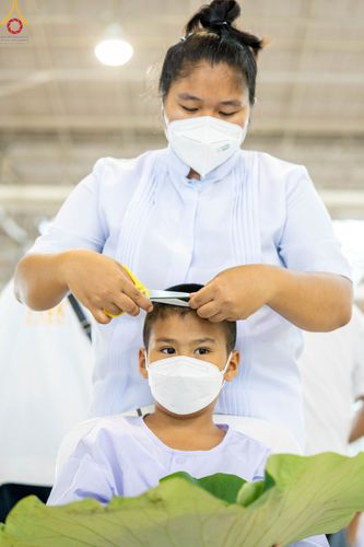 ภาพ No.78715:พิธีปลงผมนาคธรรมทายาท โครงการอบรมยุวธรรมทายาท มัชฌิมธรรมทายาท และธรรมทายาทรุ่นอุดมศึกษา ณ สภาธรรมกายสากล วัดพระธรรมกาย วันเสาร์ที่ 1 เมษายน พ.ศ. 2566