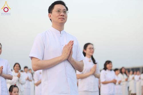 ภาพ No.307100:วันที่ 31 มกราคม พ.ศ. 2569  พิธีจุดประทีปธรรมถวายเป็นพุทธบูชา  และบูชาธรรมมหาปูชนียาจารย์ (ภาพชุดที่ 1) ณ วัดพระธรรมกาย ปทุมธานี ในโครงการธรรมยาตรา กตัญญูบูชา มหาปูชนียาจารย์ พระมงคลเทพมุนี(สด จนฺทสโร) พระผู้ปราบมาร อนุสรณ์สถาน 7 แห่ง ปีที่ 14