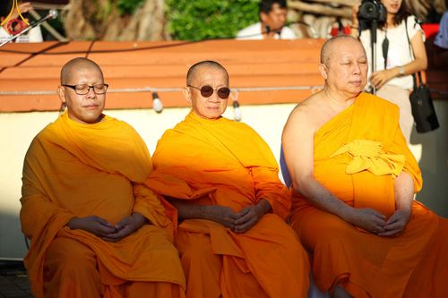 ภาพ No.311210:วันเสาร์ที่ 28 กุมภาพันธ์ พ.ศ. 2569 พิธีตักบาตรพระมหากุศล 11,250 รูป เฉลิมฉลอง 1,250 ปีศรีธรรมราชเจดีย์ สู่มรดกโลก ณ ถนนราชดำเนิน บริเวณหน้าวัดพระมหาธาตุวรมหาวิหาร อ.เมือง จ.นครศรีธรรมราช