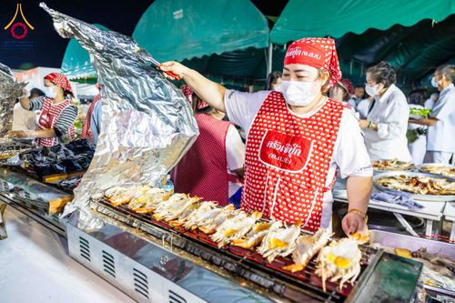 ภาพ No.301700:วันที่ 24 มกราคม พ.ศ. 2569 พิธีถวายภัตตาหารเป็นสังฆทาน แด่พระธรรมยาตรา ณ อนุสรณ์สถานบางปลา วัดบางปลา อำเภอบางเลน จังหวัดนครปฐม ในโครงการธรรมยาตรา กตัญญูบูชา มหาปูชนียาจารย์ พระมงคลเทพมุนี(สด จนฺทสโร) พระผู้ปราบมาร อนุสรณ์สถาน 7 แห่ง ปีที่ 14