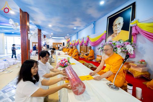 ภาพ No.295860:วันที่ 17 มกราคม พ.ศ. 2569 พิธีถวายภัตตาหารเป็นสังฆทาน แด่พระธรรมยาตรา ณ วัดโบสถ์บน ต.บางคูเวียง จ.นนทบุรี อนุสรณ์สถานลำดับที่ 4 สถานที่เกิดด้วยกายธรรม ในโครงการธรรมยาตรา กตัญญูบูชา มหาปูชนียาจารย์ พระมงคลเทพมุนี(สด จนฺทสโร) พระผู้ปราบมาร อนุสรณ์สถาน 7 แ