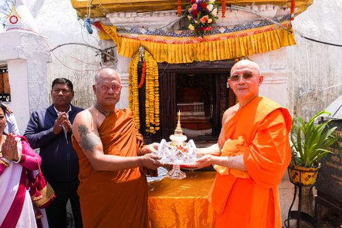 ภาพ No.81002:วัดพระธรรมกายน้อมถวายพระบรมสารีริกธาตุ เพื่อประดิษฐานเจดีย์จารุมตี เมืองกาฐมาณฑุ เนปาล  วันเสาร์ที่ 6 พฤษภาคม พ. ศ. 2566