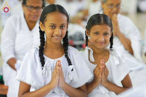 ภาพ No.317816:วันที่ 1 เมษายน พ.ศ. 2569 พิธีสวดธัมมจักกัปปวัตตนสูตรนานาชาติ ในวันพระใหญ่ ขึ้น 15 ค่ำ เดือน 5 (Poya Day)  ณ ศรีธรรมนันทะปิริเวนะ เเละ  วัดวิมลวิหาร นาวละ ประเทศศรีลังกา