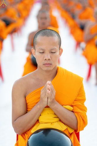 ภาพ No.302441:วันที่ 24 มกราคม พ.ศ. 2569 พิธีตักบาตรพระธรรมยาตรา ณ อนุสรณ์สถานลำดับที่ 5 สถานที่เผยแผ่วิชชาธรรมกายครั้งแรก อนุสรณ์สถานบางปลา วัดบางปลา อำเภอบางเลน จังหวัดนครปฐม ในโครงการธรรมยาตรา กตัญญูบูชา มหาปูชนียาจารย์ พระมงคลเทพมุนี(สด จนฺทสโร) พระผู้ปราบมาร อนุส