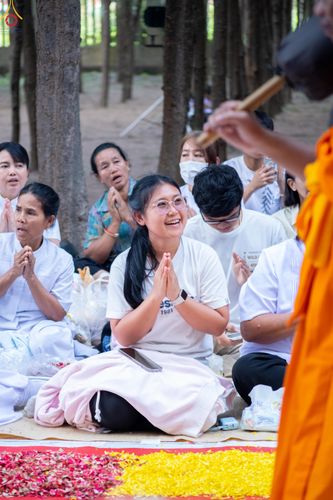 ภาพ No.287900:วันที่ 3 มกราคม พ.ศ. 2569 พิธีต้อนรับพระธรรมยาตรา ครั้งที่ 2 (ภาพชุดที่ 2) ในโครงการธรรมยาตรา กตัญญูบูชา มหาปูชนียาจารย์ พระมงคลเทพมุนี(สด จนฺทสโร) พระผู้ปราบมาร อนุสรณ์สถาน 7 แห่ง ปีที่ 14 ณ อนุสรณ์สถานมหาวิหารพระมงคลเทพมุนี (โลตัสแลนด์) อ.สองพี่น้อง จ.