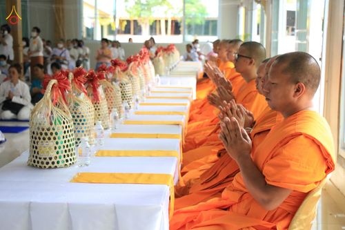 ภาพ No.80923:พิธีตักบาตรพระ ๒๑๖ รูป และ พิธีถวายมหาสังฆทาน ๕๒ วัด ฉลองครบรอบ ๑๖ ปี ธุดงคสถานพรรัตนแพร่ วันอังคารที่ ๙ พฤษภาคม พ.ศ.๒๕๖๖ ณ ธุดงคสถานพรรัตนะ อำเภอวังชิ้น จังหวัดแพร่