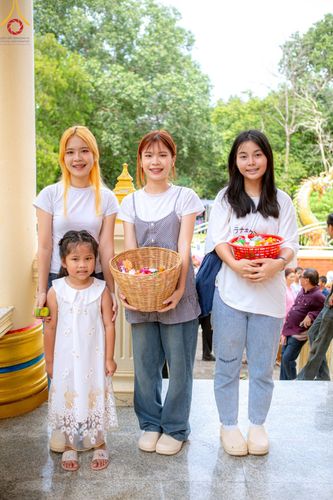 ภาพ No.171155:พิธีทอดกฐิน ณ วัดบ้านหัวนา อ.สนามชัยเขต จ.ฉะเชิงเทรา ในโครงการกฐินสามัคคีทั่วไทย 30,000 วัด บูชาธรรม 80 ปี หลวงพ่อธัมมชโย โดยคณะศิษยานุศิษย์วัดพระธรรมกาย วันที่ 27 ตุลาคม พ.ศ. 2567