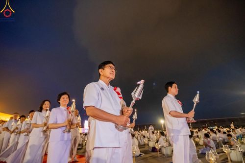 ภาพ No.160582:พิธีจุดประทีป 20,000 ดวง บูชาพระมหาธรรมกายเจดีย์ และบูชาพระมงคลเทพมุนี (สด จนฺทสโร) พระผู้ปราบมาร ณ ลานธรรม พระมหาธรรมกายเจดีย์ วัดพระธรรมกาย จ.ปทุมธานี วันที่ 10 ตุลาคม พ.ศ. 2567
