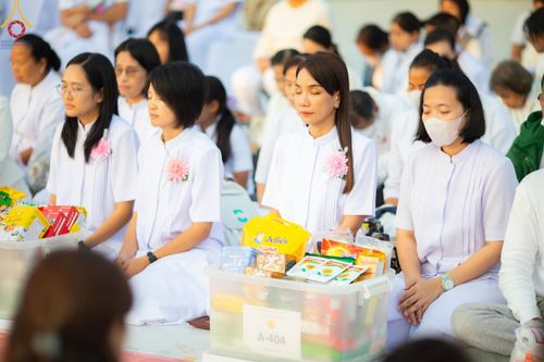 ภาพ No.192956:พิธีตักบาตรพระธรรมยาตรา ณ อนุสรณ์สถานคลองบางนางแท่น อ.สามพราน จ.นครปฐม ในโครงการธรรมยาตรา กตัญญูบูชา มหาปูชนียาจารย์ พระมงคลเทพมุนี(สด จนฺทสโร) พระผู้ปราบมาร อนุสรณ์สถาน 7 แห่ง ปีที่ 13 วันที่ 11 มกราคม พ.ศ.2568