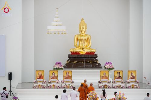 ภาพ No.152496:พิธียกฉัตรขาว 5 ชั้น กางกั้นถวายองค์พระประธาน อาคารปฏิบัติธรรมวัดสายสุวพรรณ ต.คลองสี่ อ.คลองหลวง จ.ปทุมธานี วันเสาร์ที่ 7 กันยายน พ.ศ. 2567