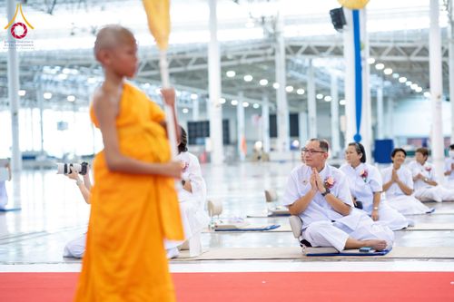 ภาพ No.237439:วันอาทิตย์ที่ 10 สิงหาคม พ.ศ.2568 พิธีมอบใบประกาศเกียรติคุณ โครงการสอบบาลี "ฉลองแชมป์" บูชาธรรม 80 ปี หลวงพ่อธัมมชโย ประจำปี 2568 และ พิธีมอบดวงแก้วสามเณรทรงบาลีไวยากรณ์ ณ สภาธรรมกายสากล วัดพระธรรมกาย ปทุมธานี