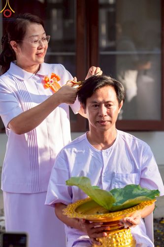 ภาพ No.216687:วันอาทิตย์ที่ 6 เมษายน พ.ศ. 2568 พิธีตัดปอยผม และปลงผมนาคธรรมทายาท โครงการบวชบูชาธรรม81ปี หลวงพ่อธัมมชโย โครงการ 1 และ 2 โครงการนานาชาติ AEC&WAB รุ่น CEO (ผู้บริหาร) รุ่นที่4 ณ หมู่บ้านบรรลุธรรม วัดพระธรรมกาย