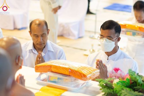 ภาพ No.110689:พิธีถวายภัตตาหารเป็นสังฆทาน แด่คณะพระธรรมยาตราฯ ในโครงการธรรมยาตรากตัญญูบูชา มหาปูชนียาจารย์ พระมงคลเทพมุนี(สด จนฺทสโร) พระผู้ปราบมาร อนุสรณ์สถาน 7 แห่ง ปีที่ 12 วันที่ 12 มกราคม พ.ศ. 2567 ณ อนุสรณ์สถานมหาวิหารพระมงคลเทพมุนี(โลตัสแลนด์) อ.สองพี่น้อง จ.สุ