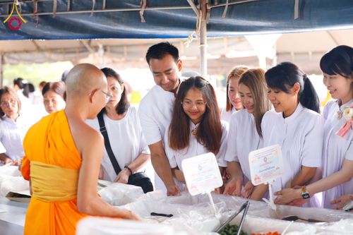 ภาพ No.128144:พิธีถวายภัตตาหารเป็นสังฆทาน แด่คณะพระธรรมยาตราฯ ในโครงการธรรมยาตราอัญเชิญพระบรมสารีริกธาตุ  ประดิษฐาน ณ มหารัตนเจดีย์สิริปทุมสวรรค์ อ.บางกล่ำ จ.สงขลา วันที่ 10 มีนาคม พ.ศ. 2567