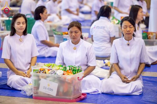 ภาพ No.223341:วันวิสาขบูชา วันอาทิตย์ที่ 11 พฤษภาคม พ.ศ. 2568 พิธีตักบาตร และปฎิบัติธรรม ณ สภาธรรมกายสากล วัดพระธรรมกาย