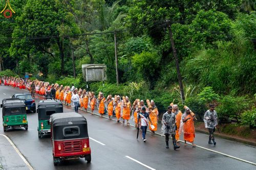 ภาพ No.140930:PhotoStory มหาศรัทธา ธรรมยาตราศรีลังกา EP.5 โครงการสยาม-ลังกา ธรรมยาตรา ฉลองเทศกาลวิสาขบูชาแห่งชาติ ศรีลังกา บูชาธรรม 80 ปีหลวงพ่อธัมมชโย เส้นทางจาก เมืองดัมบูลลา ไปยัง เมืองมาตะเล ตั้งแต่วันที่ 17-20 พฤษภาคม พ.ศ.2567
