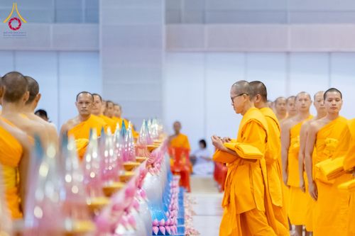 ภาพ No.215707:วันอาทิตย์ต้นเดือนที่ 6 เมษายน พ.ศ. 2568 พิธีทอดผ้าป่าสมทบ เพื่องานถวายมหาสังฆทาน 40,000 กว่าวัดทั่วประเทศ ณ สภาธรรมกายสากล วัดพระธรรมกาย