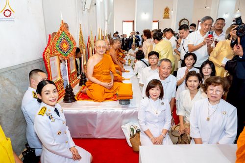 ภาพ No.214771:พิธีต้อนรับสัญญาบัตร พัดยศ พระราชวิเทศวชิรเวที (บัณฑิต วรปญฺโญ) เจ้าอาวาสวัดพระธรรมกายสกอตแลนด์ สหราชอาณาจักร ผู้ช่วยเจ้าอาวาสวัดพระธรรมกาย ณ อุโบสถพระไตรปิฏก วัดพระธรรมกาย