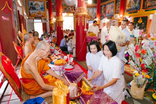 ภาพ No.169292:พิธีทอดกฐิน ณ วัดพุทธนิมิตร จ.เชียงใหม่ ในโครงการกฐินสามัคคีทั่วไทย 30,000 วัด บูชาธรรม 80 ปี หลวงพ่อธัมมชโย โดยคณะศิษยานุศิษย์วัดพระธรรมกาย วันที่ 24 ตุลาคม พ.ศ. 2567