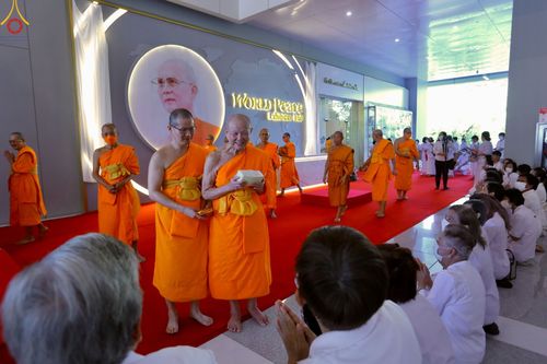 ภาพ No.103728:พิธีเปิดห้องนิทรรศการเพื่อสันติภาพโลก World Peace Lies Within ONE MAN'S VISION   วาระอายุวัฒนมงคล 83 ปี หลวงพ่อทัตตชีโว ณ ชั้น 2 อาคาร 100 ปี คุณยายอาจารย์ฯ วัดพระธรรมกาย วันพฤหัสบดีที่ 21 ธันวาคม พ.ศ. 2566