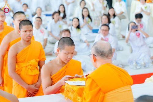 ภาพ No.174024:พิธีทอดกฐิน ศูนย์เบญจธรรม จ.ปทุมธานี ในโครงการกฐินสามัคคีทั่วไทย 30,000 วัด บูชาธรรม 80 ปี หลวงพ่อธัมมชโย โดยคณะศิษยานุศิษย์วัดพระธรรมกาย วันที่ 11 พฤศจิกายน พ.ศ. 2567