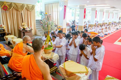 ภาพ No.171933:พิธีทอดกฐินสร้างพระเจดีย์ ประดิษสถานพระบรมสารีริกธาตุ ณ วัดกิ่วลม อ.ฮอด จ.เชียงใหม่ ในโครงการกฐินสามัคคีทั่วไทย 30,000 วัด บูชาธรรม 80 ปี หลวงพ่อธัมมชโย โดยคณะศิษยานุศิษย์วัดพระธรรมกาย วันที่ 26 ตุลาคม พ.ศ. 2567