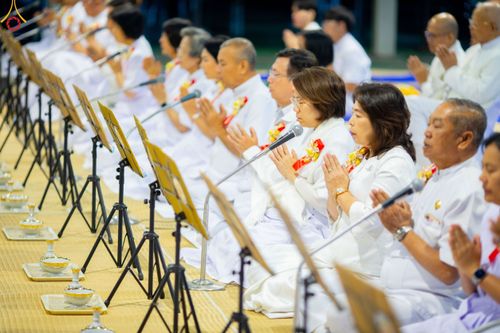 ภาพ No.188910:พิธีถวายภัตตาหารเป็นสังฆทาน แด่พระธรรมยาตรา ในโครงการธรรมยาตรา กตัญญูบูชา มหาปูชนียาจารย์ พระมงคลเทพมุนี(สด จนฺทสโร) พระผู้ปราบมาร ปีที่ 13 ณ อนุสรณ์สถานมหาวิหารพระมงคลเทพมุนี (โลตัสแลนด์) อ.สองพี่น้อง จ.สุพรรณบุรี วันที่ 4 มกราคม พ.ศ.2568