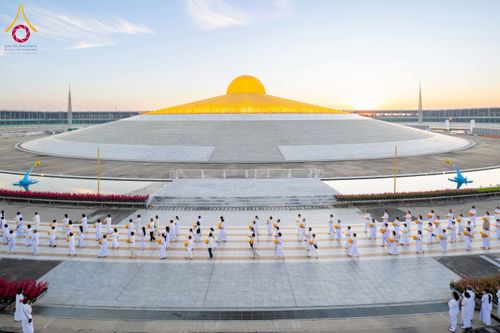 ภาพ No.276609:วันเสาร์ที่ 6 ธันวาคม  พ.ศ. 2568 พิธีเวียนประทักษิณและพิธีวันทาเจดีย์ โครงการอุปสมบทบูชาธรรมมหาปูชนียาจารย์ ประจำปี พ.ศ.2568 โครงการบวชพระนานาชาติ AEC และ WAB รุ่น CEO (นักบริหาร) รุ่นที่ 5 ณ มหาธรรมกายเจดีย์ วัดพระธรรมกาย