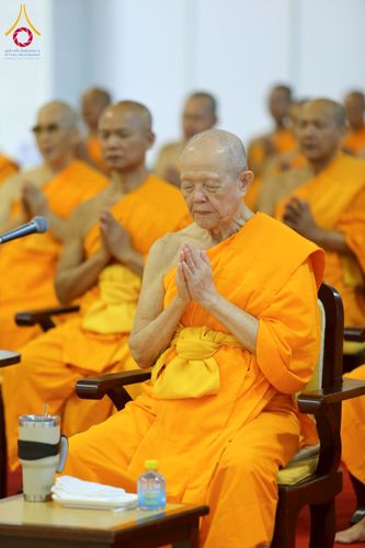 ภาพ No.215300:วันอาทิตย์ต้นเดือนที่ 6 เมษายน พ.ศ. 2568 พิธีบูชาข้าวพระ สภาธรรมกายสากล วัดพระธรรมกาย