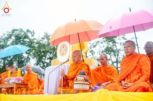 ภาพ No.226078:วันอาทิตย์ที่ 25 พฤษภาคม พ.ศ. 2568 พิธีตักบาตรพระ 1,000 รูปเมืองตรัง ครบรอบ 110 ปี เมืองทับเที่ยง ถวายเป็นพุทธบูชา ถวายเป็นพระราชกุศลแด่รัชกาลที่ 10 และอุทิศส่วนกุศลแด่อดีตเจ้าเมืองตรัง และบรรพบุรุษ ณ บริเวณหน้าศาลากลางจังหวัดตรัง ถนนพระราม 6