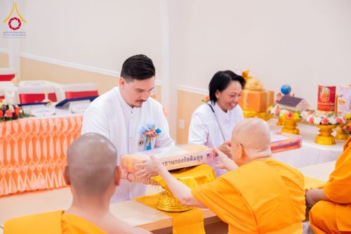 ภาพ No.175011:พิธีทอดกฐิน วัดพระธรรมกายซิลิคอนวัลเลย์ มลรัฐแคลิฟอร์เนีย ประเทศสหรัฐอเมริกา บูชาธรรม 80 ปี หลวงพ่อธัมมชโย โดยคณะศิษยานุศิษย์วัดพระธรรมกาย วันที่ 27 ตุลาคม พ.ศ. 2567