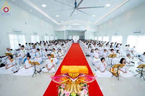 ภาพ No.174345:พิธีทอดกฐินกตัญญูบูชาธรรม ณ ศูนย์ปฏิบัติธรรมพระมงคลเทพมุนี อ.สองพี่น้อง จ.สุพรรณบุรี ในโครงการกฐินสามัคคีทั่วไทย 30,000 วัด บูชาธรรม 80 ปี หลวงพ่อธัมมชโย โดยคณะศิษยานุศิษย์วัดพระธรรมกาย วันที่ 10 พฤศจิกายน พ.ศ. 2567