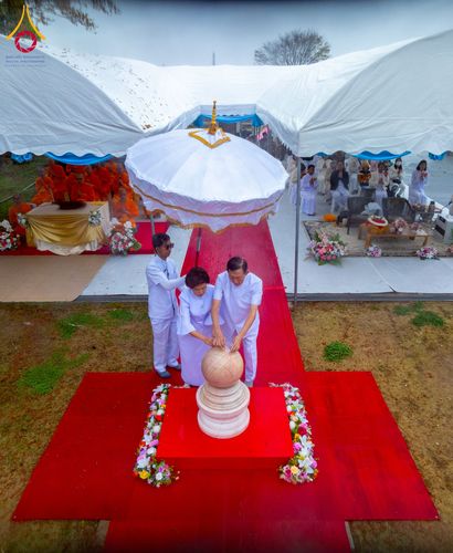 ภาพ No.220883:วันที่ 13 เมษายน พ.ศ. 2568 พิธีโปรยรัตนชาติปฐมเริ่มสถาปนาเจดีย์ และ พิธีเปิดหมู่บ้านปฏิบัติธรรม เพื่อการบรรลุธรรม ณ วัดป่าธรรมกายนานาชาติโทชิหงิ  ประเทศญี่ปุ่น