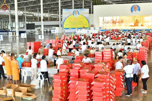 ภาพ No.212024:วันจันทร์ที่ 17 มีนาคม พ.ศ. 2568 บุญบรรจุกล่องไทยธรรม เพื่อถวายแด่พระสังฆาธิการ 40,000 กว่าวัดทั่วไทย ในวันคุ้มครองโลก 22 เมษายน พ.ศ. 2568 ณ บ้านแก้วเรือนทองคุณยายฯ วัดพระธรรมกาย