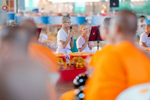 ภาพ No.214591:วันศุกร์ที่ 4 เมษายน พ.ศ.2568 นาคธรรมทายาทตักบาตรพระพี่เลี้ยง ในโครงการบรรพชาสามเณร ฟื้นฟูพระพุทธศาสนาทั่วไทย ณ วิหารคด 22 วัดพระธรรมกาย