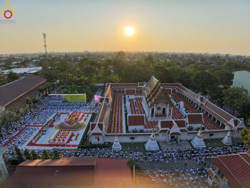 ภาพ No.197146:พิธีจุดประทีปถวายเป็นพุทธบูชา และบูชาธรรมมหาปูชนียาจารย์ ณ วัดโบสถ์(บน) ตำบลบางคูเวียง อำเภอบางกรวย จังหวัดนนทบุรี ในโครงการธรรมยาตรา กตัญญูบูชา มหาปูชนียาจารย์ พระมงคลเทพมุนี(สด จนฺทสโร) พระผู้ปราบมาร อนุสรณ์สถาน 7 แห่ง ปีที่ 13 วันที่ 18 มกราคม พ.ศ. 25