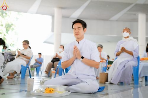 ภาพ No.115542:พิธีเจริญพระพุทธมนต์ และถวายภัตตาหาร ในวาระครบ 115 ปี วันคล้ายวันเกิด คุณยายอาจารย์ มหารัตนอุบาสิกาจันทน์ ขนนกยูง (ผู้ให้กำเนิดวัดพระธรรมกาย) วันศุกร์ที่ 19 มกราคม พ.ศ. 2567 ณ หอฉันคุณยายอาจารย์ วัดพระธรรมกาย