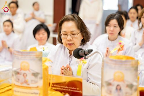 ภาพ No.62377:คณะศิษยานุศิษย์รวมใจสถาปนาและสมโภช ธรรมจักร เพื่ออัญเชิญประดิษฐาน ณ ยอดอุโบสถ 80 ปี หลวงพ่อธัมมชโย วัดพระธรรมกายนิวเจอร์ซี ประเทศสหรัฐอเมริกา  วันอาทิตย์ที่ 7 เมษายน พ.ศ. 2567