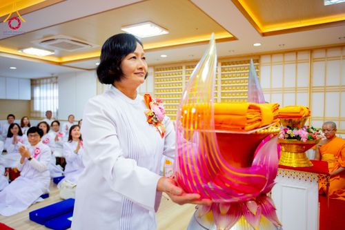 ภาพ No.221288:วันศุกร์ที่ 25 เมษายน พ.ศ. 2568 พิธีอัญเชิญรูปเหมือนพระมงคลเทพมุนี (สด จนฺทสโร) พระผู้ปราบมาร พิธีทอดผ้าป่าสามัคคี 25 ปี พิธีถวายสังฆทาน 15 วัด แด่เจ้าอาวาสภาคพื้นเอเชีย และแอฟริกา ในวาระครบ 25 ปี วัดพระธรรมกายโอซาก้า ประเทศญี่ปุ่น