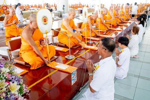 ภาพ No.220697:วันเสาร์ที่ 26 เมษายน พ.ศ.2568 (วันพระ แรม 15 ค่ำ เดือน 5) พิธีถวายภัตตาหารเมนูสวรรค์ "เพื่อการบรรลุธรรม" และ พิธีบุพเปตพลี ครั้งที่ 163 ร่วมอุทิศบุญแด่หมู่ญาติที่ล่วงลับไปแล้ว และสืบทอดอายุพระพุทธศาสนา ณ หอฉันคุณยายอาจารย์ฯ วัดพระธรรมกาย