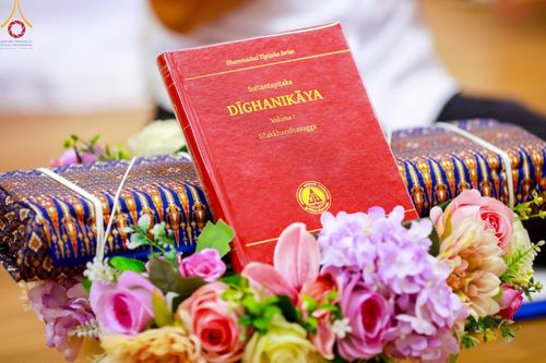 ภาพ No.138800:พิธีถวายกองทุนสนับสนุน การสร้างพระไตรปิฎกฉบับธรรมชัย และอนุรักษ์คัมภีร์ใบลาน น้อมบูชาธรรมหลวงพ่อธัมมชโย 80 ปี ณ ห้องแก้วสารพัดนึก 2 วัดพระธรรมกาย วันเสาร์ที่ 1 มิถุนายน พศ. 2567