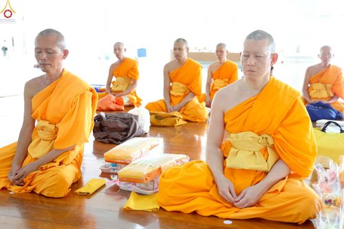 ภาพ No.248523:วันที่ 27 กันยายน พ.ศ. 2568 พิธีถวายเมนูสวรรค์เพื่อการบรรลุธรรม ณ หอฉันคุณยายอาจารย์ฯ วัดพระธรรมกาย