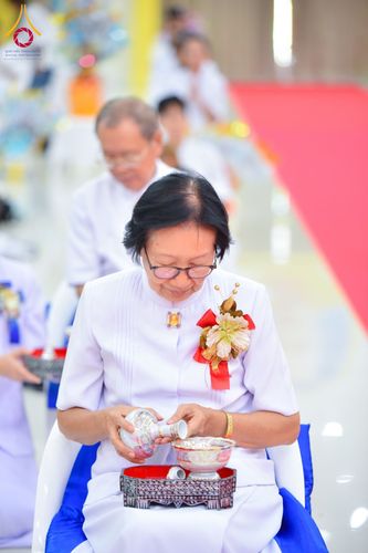ภาพ No.171628:พิธีทอดกฐิน ณ ศูนย์ปฏิบัติธรรมและศูนย์อบรมเยาวชนเพชรบุรี ในโครงการกฐินสามัคคีทั่วไทย 30,000 วัด บูชาธรรม 80 ปี หลวงพ่อธัมมชโย โดยคณะศิษยานุศิษย์วัดพระธรรมกาย วันที่ 27 ตุลาคม พ.ศ. 2567