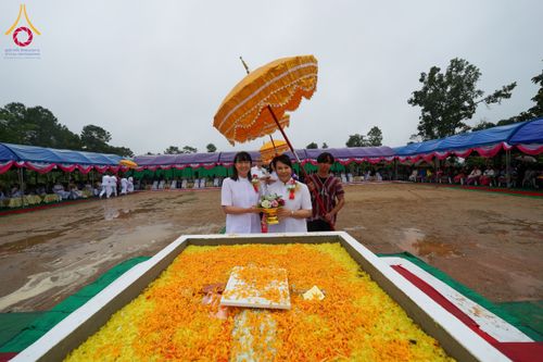 ภาพ No.174098:พิธีวางศิลาฤกษ์มหาสมบัติ โปรยรัตนชาติบ่อมงคลเศรษฐี ติดแผ่นทอง ลูกนิมิต - ช่อฟ้า เพื่อสถาปนาสร้างอุโบสถ บูชาธรรม 80 ปีหลวงพ่อธัมมชโย ณ วัดทุ่งเจริญธรรม อ.อมก๋อย จ.เชียงใหม่ วันที่ 8 พฤศจิกายน พ.ศ. 2567