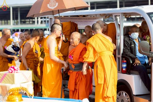 ภาพ No.221559:วันอังคารที่ 22 เมษายน พ.ศ. 2568 ภาพพิธีถวายมหาสังฆทานคณะสงฆ์ 40,000 กว่าวัดทั่วประเทศ เนื่องในวันคุ้มครองโลก ชุดที่ 2 (ปลื้มให้สมการรอคอย) ณ ลานธรรมพระมหาธรรมกายเจดีย์ วัดพระธรรมกาย