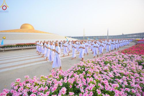 ภาพ No.133717:พิธีเวียนประทักษิณและพิธีวันทาเจดีย์ โครงการบรรพชาสามเณร ฟื้นฟูพระพุทธศาสนาทั่วไทย ณ วัดพระธรรมกาย วันเสาร์ที่ 6 เมษายน พ.ศ. 2567